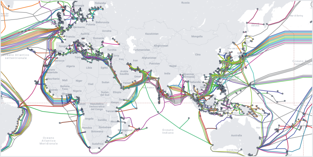Il progetto Submarine Cable Map – finanziato dalla società di ricerche di mercato delle telecomunicazioni TeleGeography – mette a disposizione gratuitamente una mappatura online, costantemente aggiornata, dell’intero sistema.
