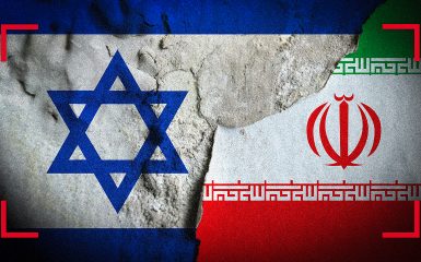 Murale con bandiere Israele e Iran